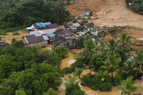 Bencana Tanah Longsor Di Serasan Antara News Bengkulu