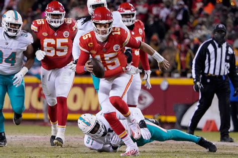 Mahomes Leads Chiefs To Playoff Win Over Miami In Near Record Low Temps