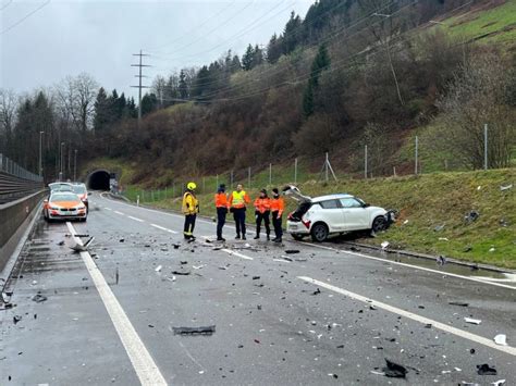 Wattwil SG Autofahrerin Stirbt Nach Frontalcrash Mit Lastwagen Nau Ch