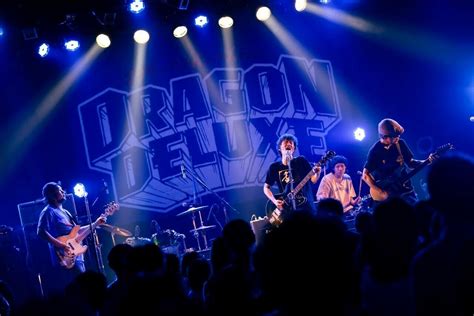 【ライブレポート】爆笑のオープニングで開演！ フラワーカンパニーズ×ピーズ『dragon Deluxe 2022』 の画像・写真 ぴあ音楽