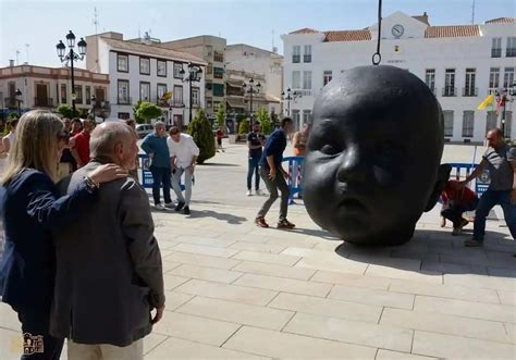 Antonio López Y Sus Cabezas Gigantes Se Instalan En Tomelloso