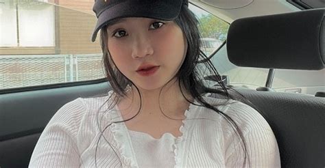 Danh tính hai hot girl Việt sở hữu vòng 1 vượt ngưỡng 100cm
