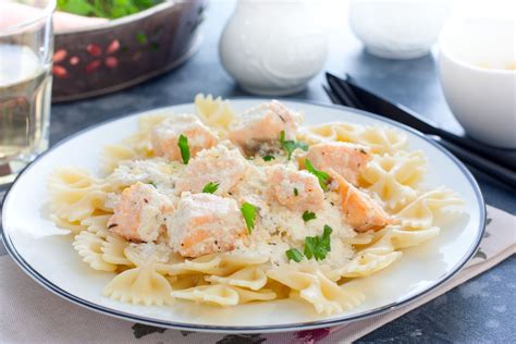 Farfalle Al Salmone La Ricetta Di Un Primo Facile E Veloce Gustoblog