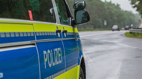 Fahren ohne Führerschein 19 Jähriger bei Unfall in Schwandorf schwer