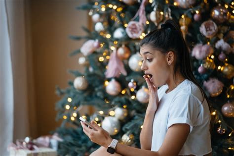 Mujer Feliz Con Videollamada Con Su Familia O Amigos Mujer Joven Usa