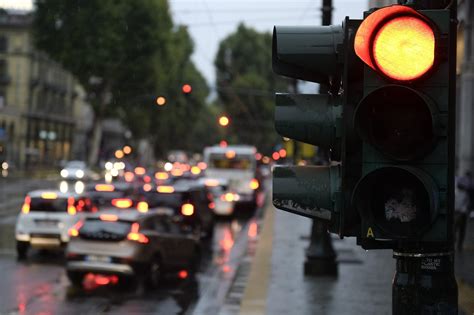 I Nuovi Semafori Intelligenti Rileveranno Le Infrazioni Degli