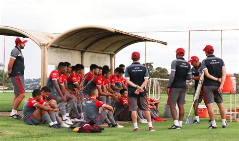 De olho no acesso técnico pede que Vila Nova se acostume a jogar aos