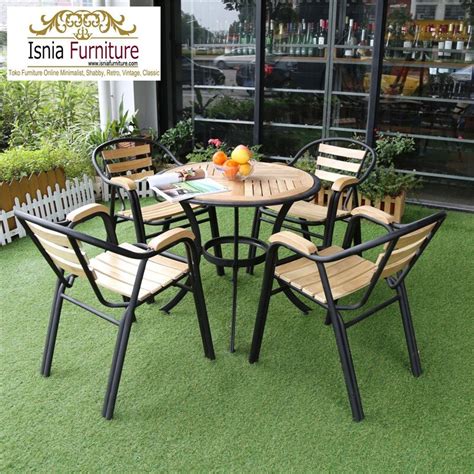 Set Kursi Cafe Outdoor Bahan Besi Kombinasi Kayu Jati