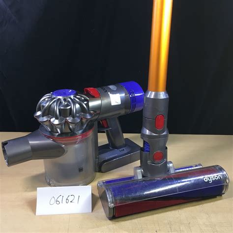 Yahoo!オークション - (061621) dyson SV10 サイクロン式コードレスク...