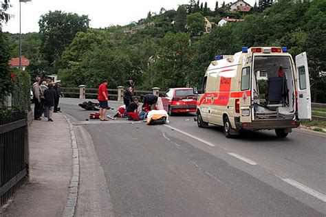 Freiwillige Feuerwehr Krems Donau Verkehrsunfall Moped Gegen PKW