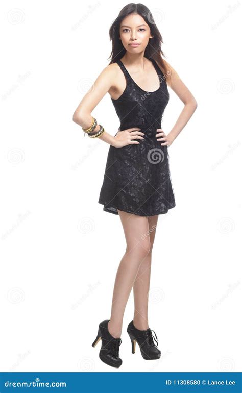 Giovane Bella Donna Cinese In Vestito Nero Fotografia Stock Immagine