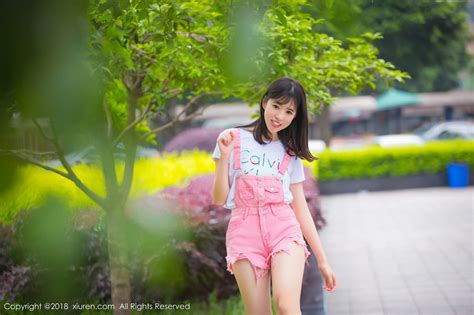 XiuRen秀人网 No 嫩模艾栗栗居家黑色蕾丝内衣 户外清新美腿魅惑写真 P ia Porn Pic