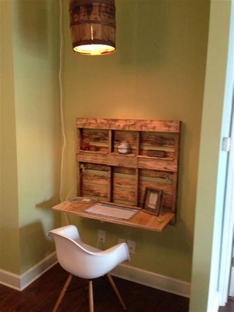 Wood Pallet Computer Desk Google Search Diy Pallet Wall Diy