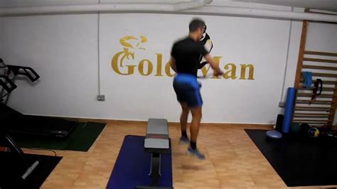 Entrenamiento Piernas Salto Desde Banco Con Medio Giro Y Subida A