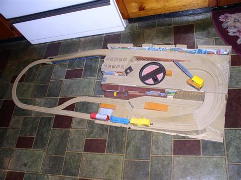 Vintage Hot Wheels Railroad Freight Yard Mattel Sto N Go Play Set