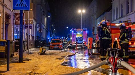 Brandstiftung In Offenbach Menschen Vor Den Flammen Gerettet