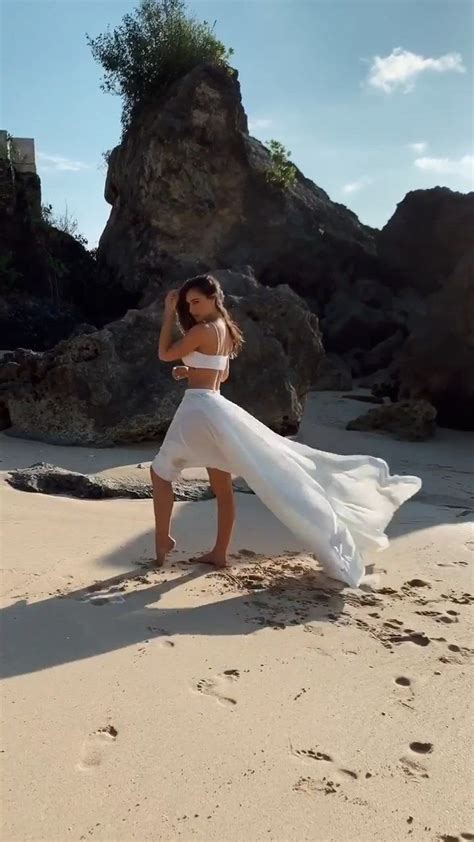 Alexis Ren Sexy Topless 46 Pics Videos The Nude Scene