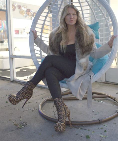 Cougar In Heels 👠 : r/heels