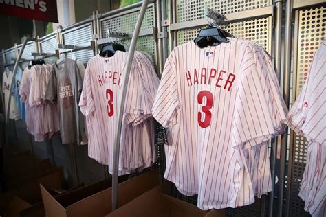 Bryce Harper Phillies jersey sales break record in first 24 hours