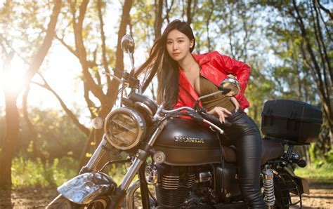 4K Honda Motorcycles Asian Bokeh Brunette Girl Glance Sitting HD Wallpaper Rare Gallery