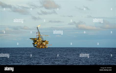 Offshore Oil Rig Stock Photo Alamy