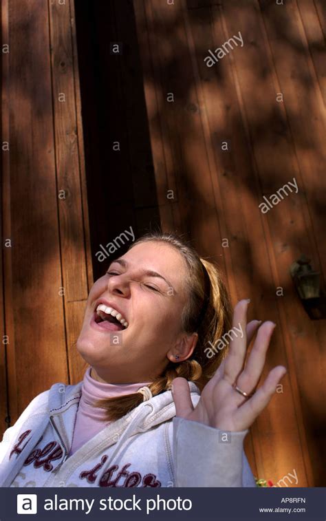 Jeune Fille De 16 Ans Aux Yeux Marrons Banque De Photographies Et D