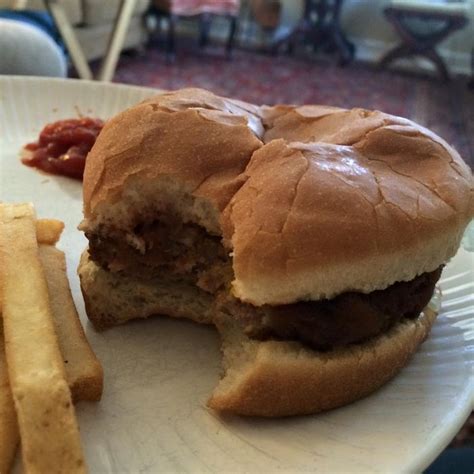 These 10 Burger Joints In Alabama Are The BEST