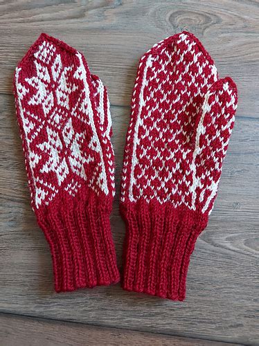 Ravelry Christmas Claps Pattern By Drops Design