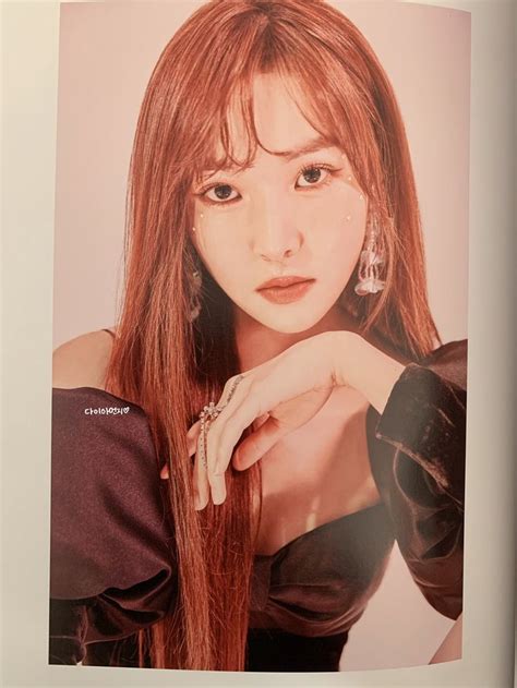 Swoɴιe GFRIEND Falling Light 1st album photobook Scan sourse