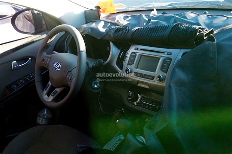 Spyshots: 2014 Kia Sportage Facelift Gets Revised Interior - autoevolution