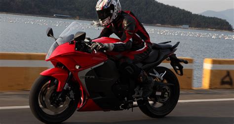 Hyosung GT250R Review, Prices, Mileage, 2015 Specifications