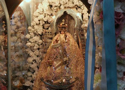 Tumbaya Vistiendo A La Virgen De Copacabana De Punta Corral Uquia