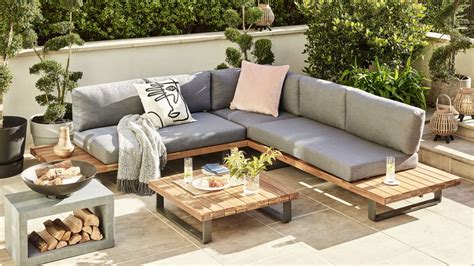 The indoor sofa trend that's making its way outdoors | Gardeningetc