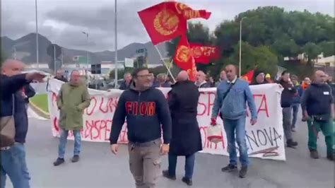 Genova Assemblea E Corteo Dei Lavoratori Ex Ilva Il Secolo Xix