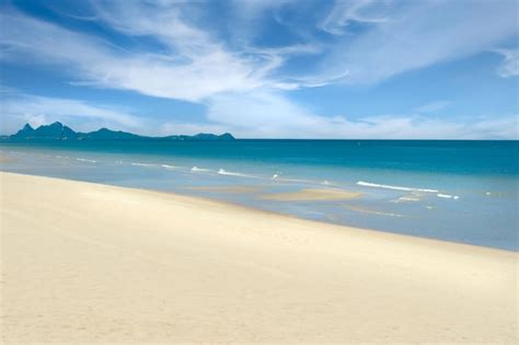 Paisagem Mar Tima Lindo Mar E Praia De Areia Branca Foto Premium