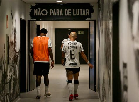 Elenco do Corinthians conta oito jogadores que já podem assinar pré