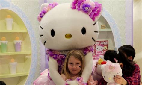 Family Traveller USA | hello-kitty-theme-park-japan-meet-and-greet ...