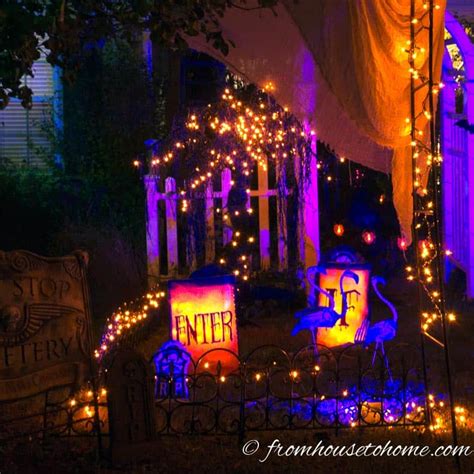 ways  create spooky halloween lighting