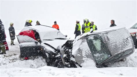 Vier Verletzte Bei Schnee Unfall Oe24 At