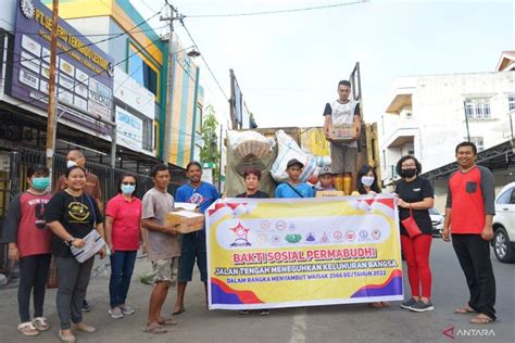 Permabudhi Gorontalo Bagikan 100 Paket Sembako Bagi Petugas Kebersihan