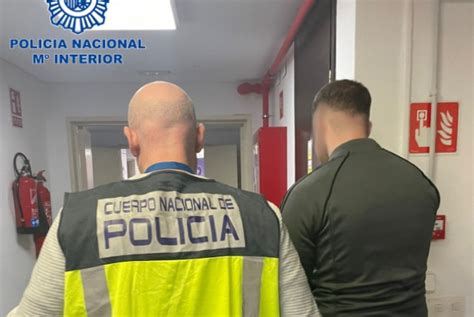 La Policía Nacional detiene a dos hombres por un asalto con armas