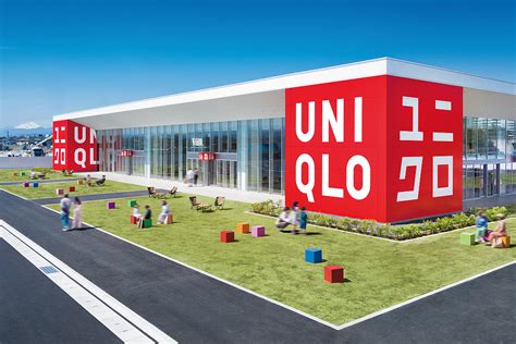 Red Dot Design Award: UNIQLO LOGO STORE