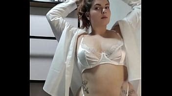 Sexy Girl Getting Naked XNXX