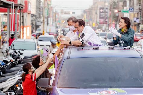 邱議瑩陪鄭運鵬車隊掃街 盼高雄惡夢桃園不重演 政治 中央社 Cna