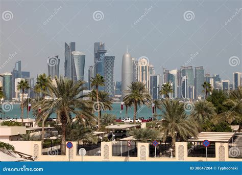 Skyline Von Doha Im Stadtzentrum Gelegen Katar Stockfoto Bild Von