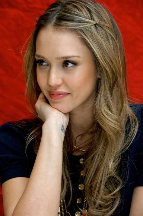 Jessica Alba Height Age Bio Weight Body Measurements Net Worth