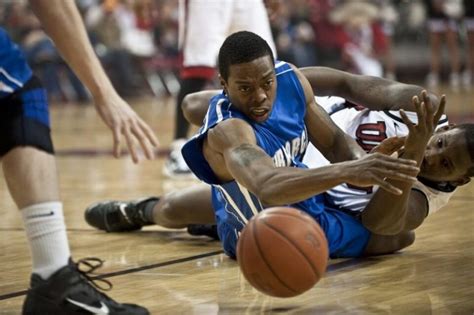 Jumlah Pemain Bola Basket dalam Satu Regu (Beserta Cadangan) – Bola Basket