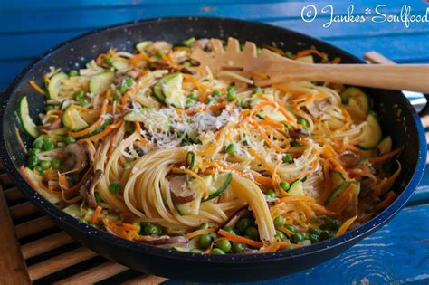 One Pot Pasta Mit Gem Se Und Thymian Pasta Mit Gem Se Vegetarische