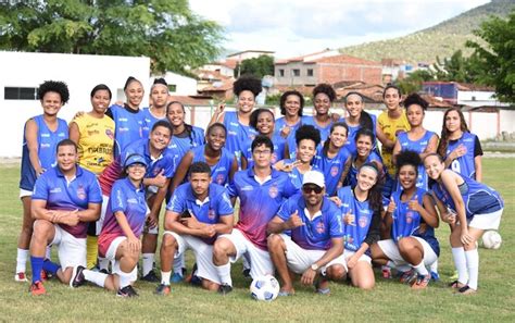 Doce Mel Estreia No Baian O Feminino Contra O Le Nico Dia No