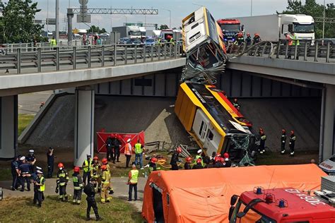 Wypadek Autobusu W Warszawie Zabranych Do Szpitala Jedna Nie Yje